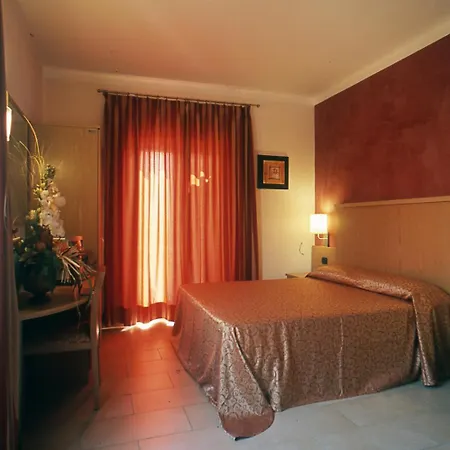 Hotel Tenda Rossa Marina Di Carrara
